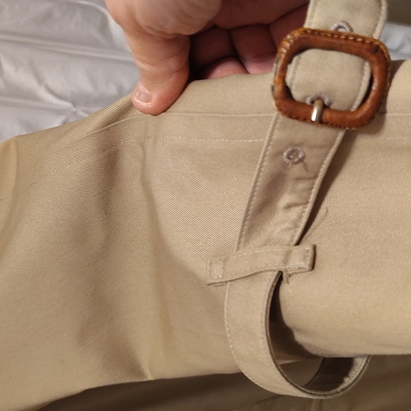 Burberry Beige Trench Coat with Plaid Lining - Picture 5 of 12